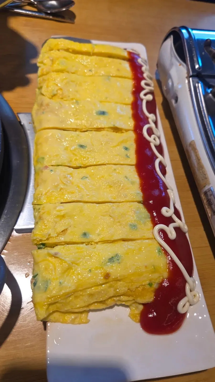 솥밥과 김치찌개를 함께 먹는 상차림