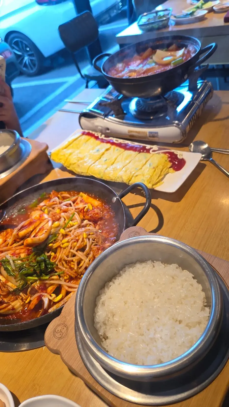 두루치기 김치찌개 계란말이 솥밥 한상
