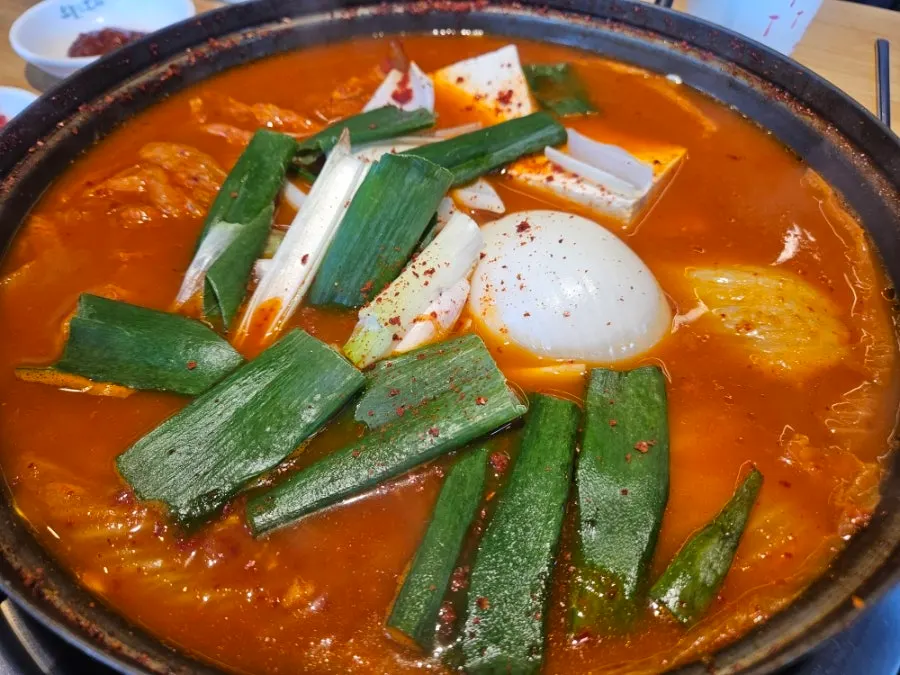Old-style kimchi jjigae simmering at the table