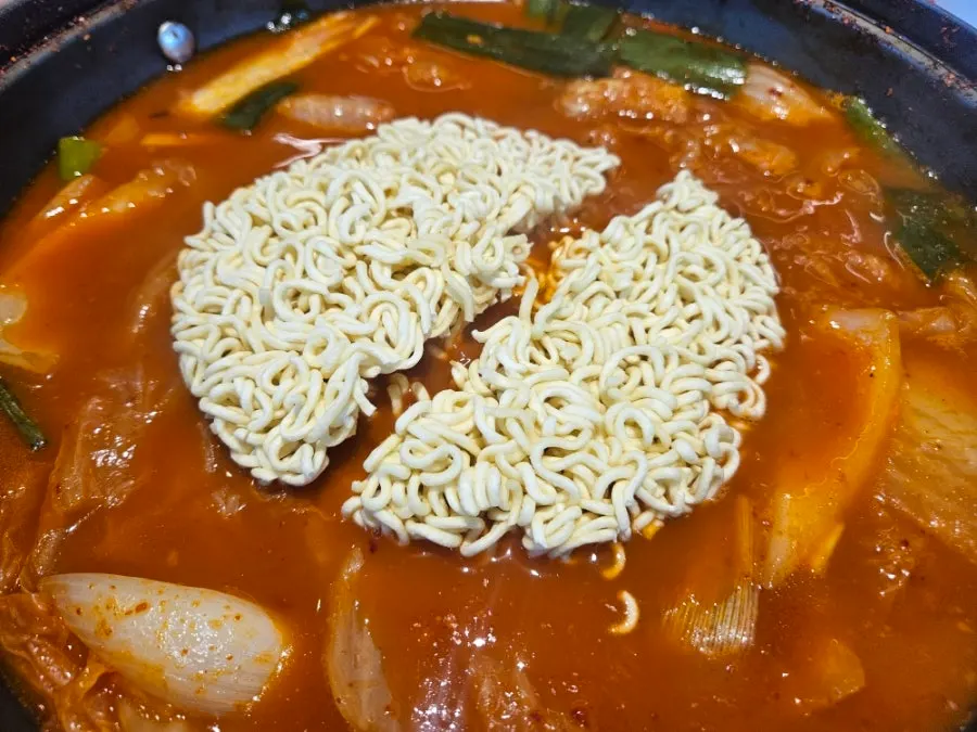 Ramen noodles added to kimchi jjigae