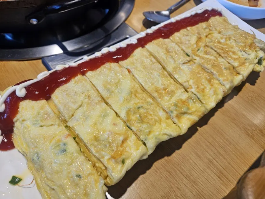 Thick rolled omelet with cheese
