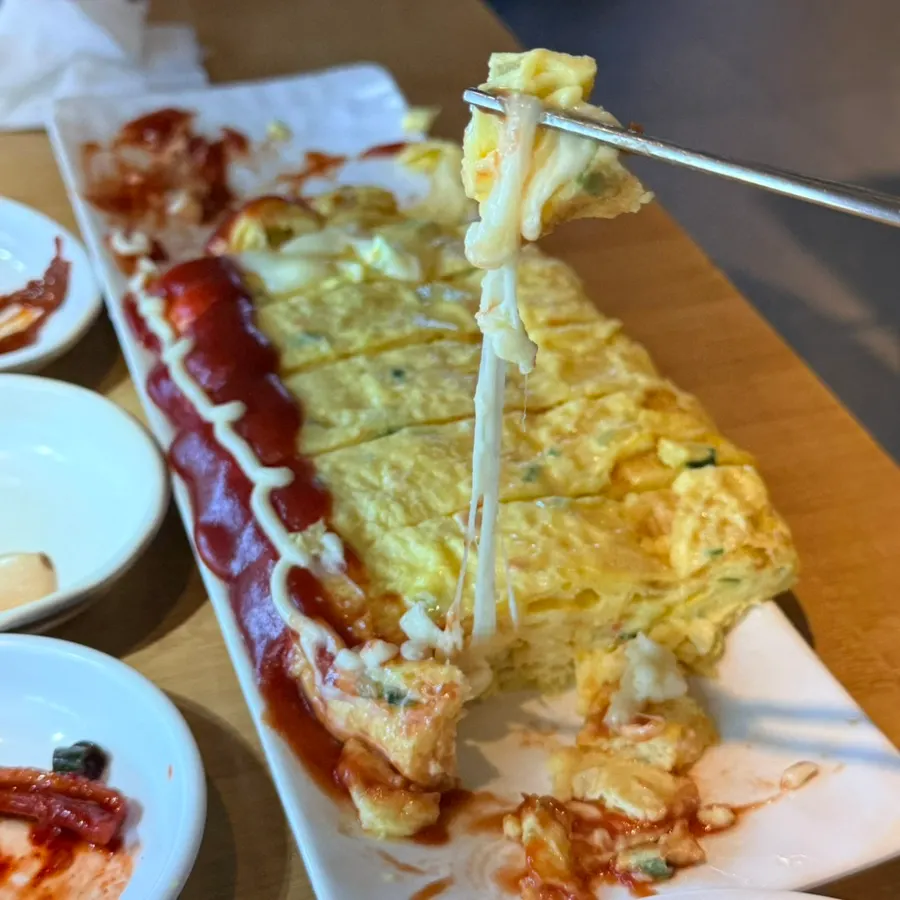Pork duruchigi, sotbap, and cheese egg roll set