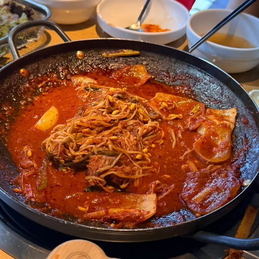 A bowl of freshly steamed sotbap