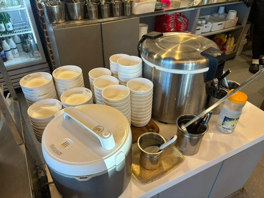 Self-service corner available after ordering sotbap