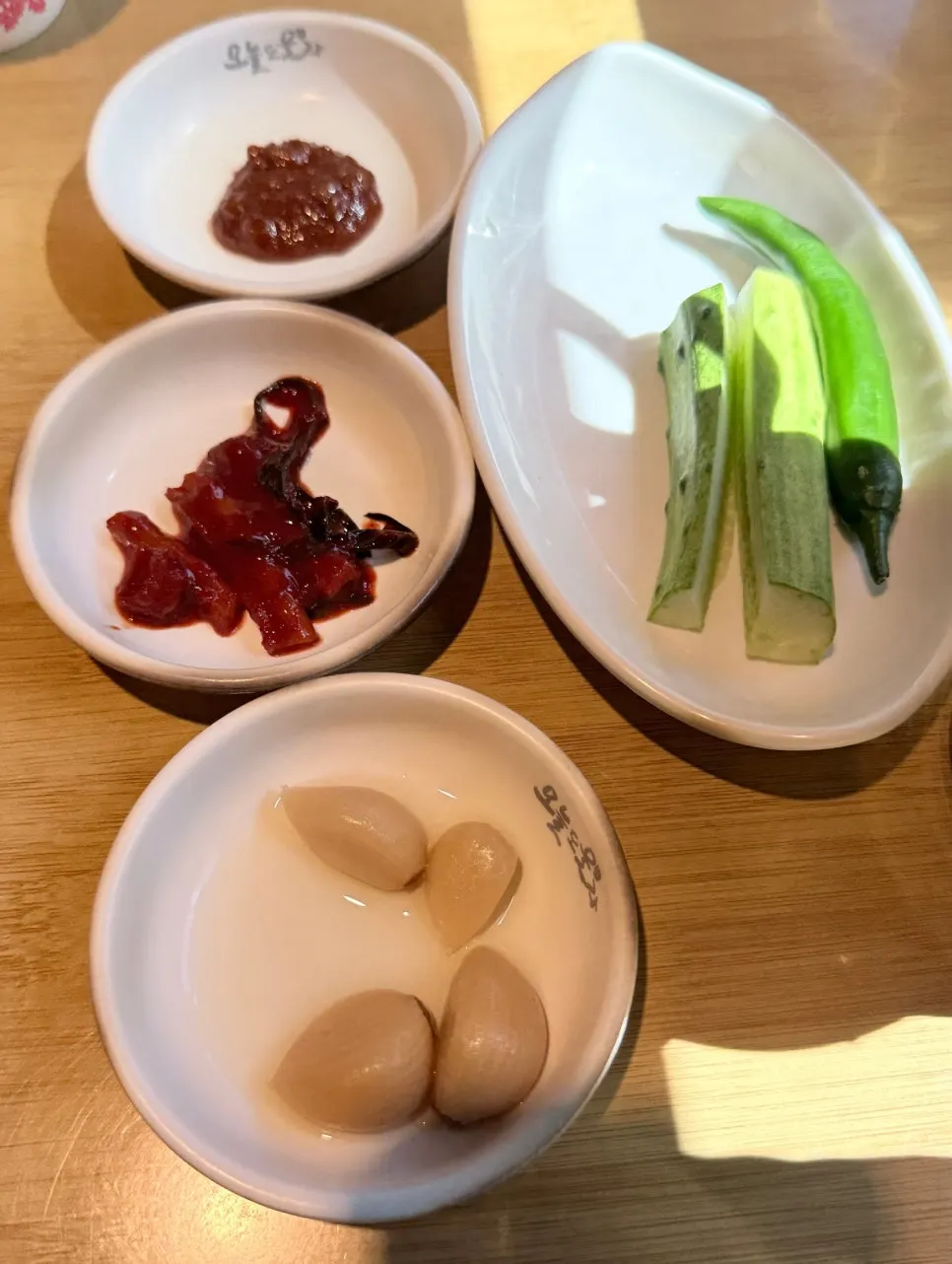 오이 고추 무말랭이 마늘장아찌 밑반찬 상차림