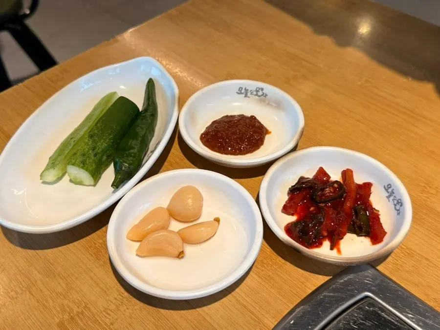 소박하게 차려진 기본 반찬