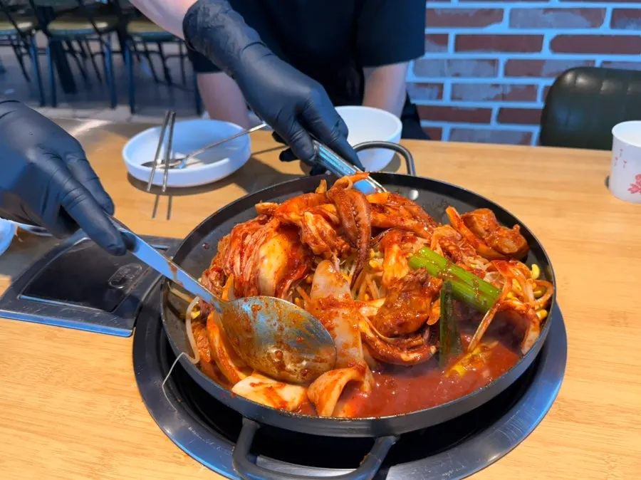 사장님이 손질해준 두루치기 팬
