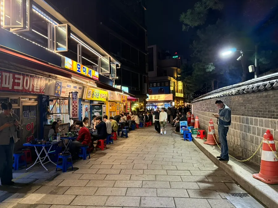 Evening view of the Jongno 3-ga outdoor tent street