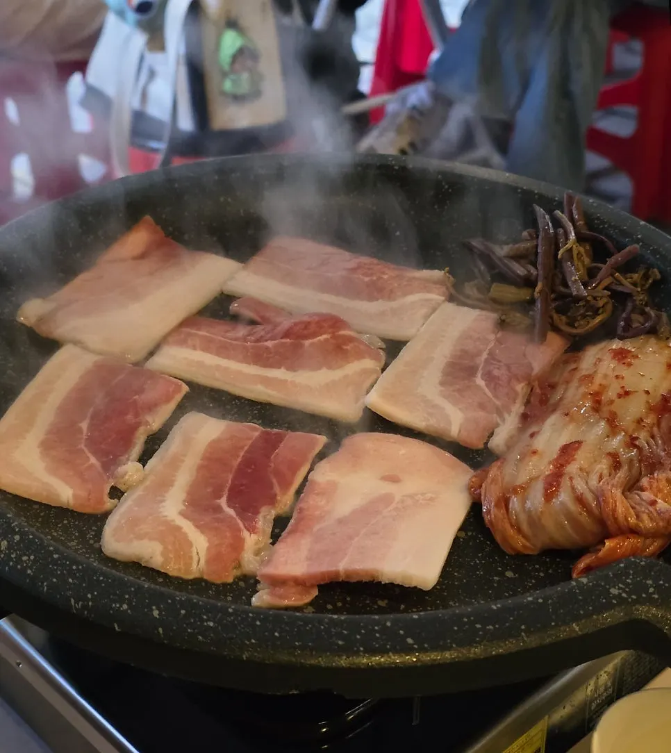항아리에 담겨 나온 급냉삼겹살 2인분