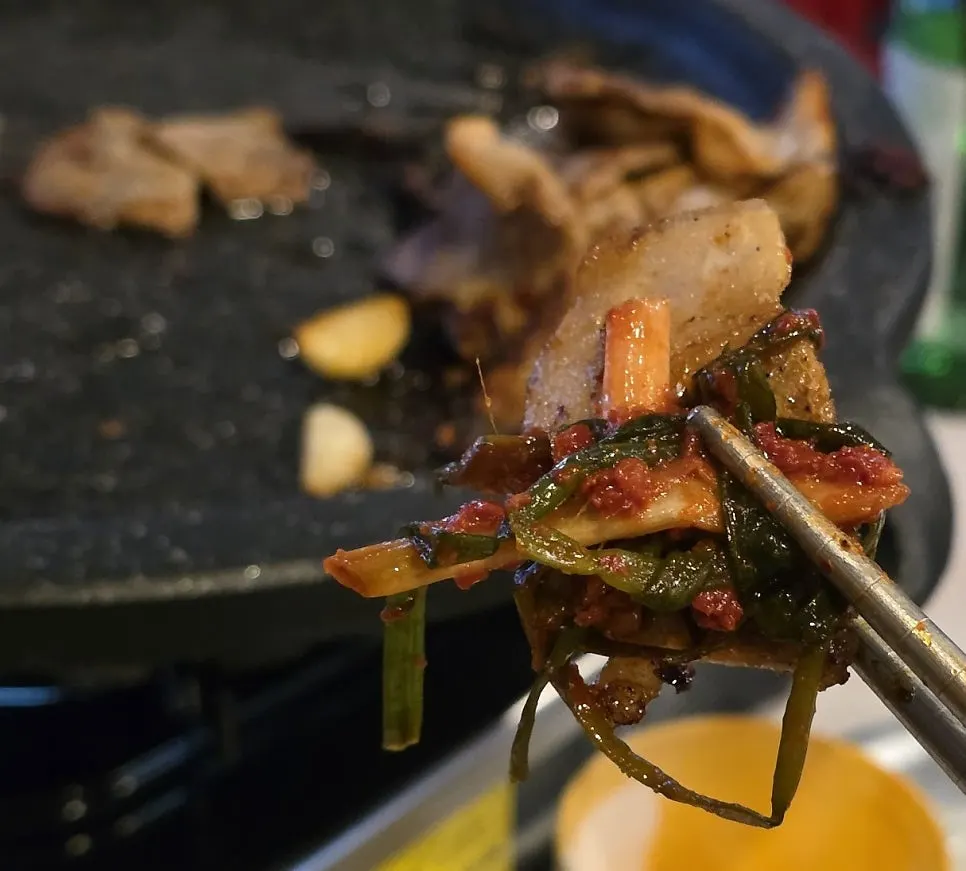 파김치를 올린 삼겹살 조합
