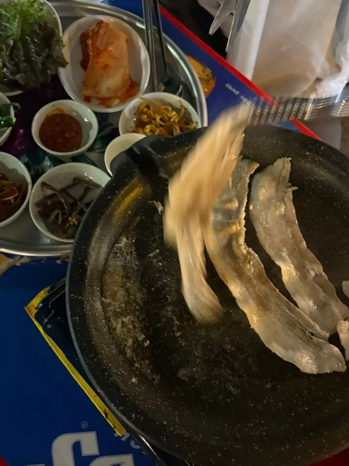 다 익은 냉삼을 집어 든 순간