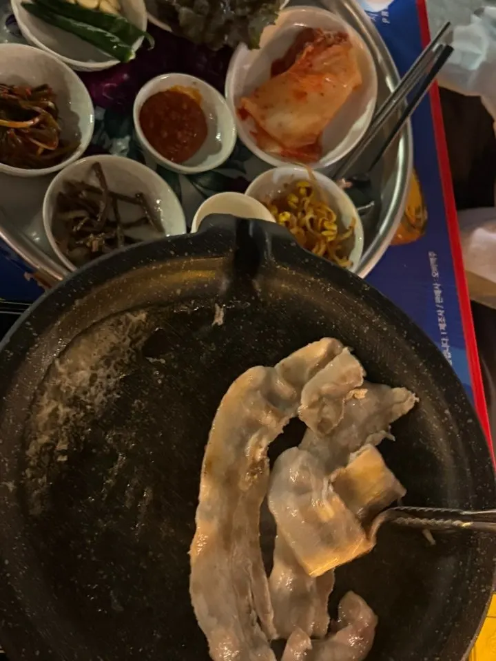 초원식당 돌판 위 냉삼 클로즈업