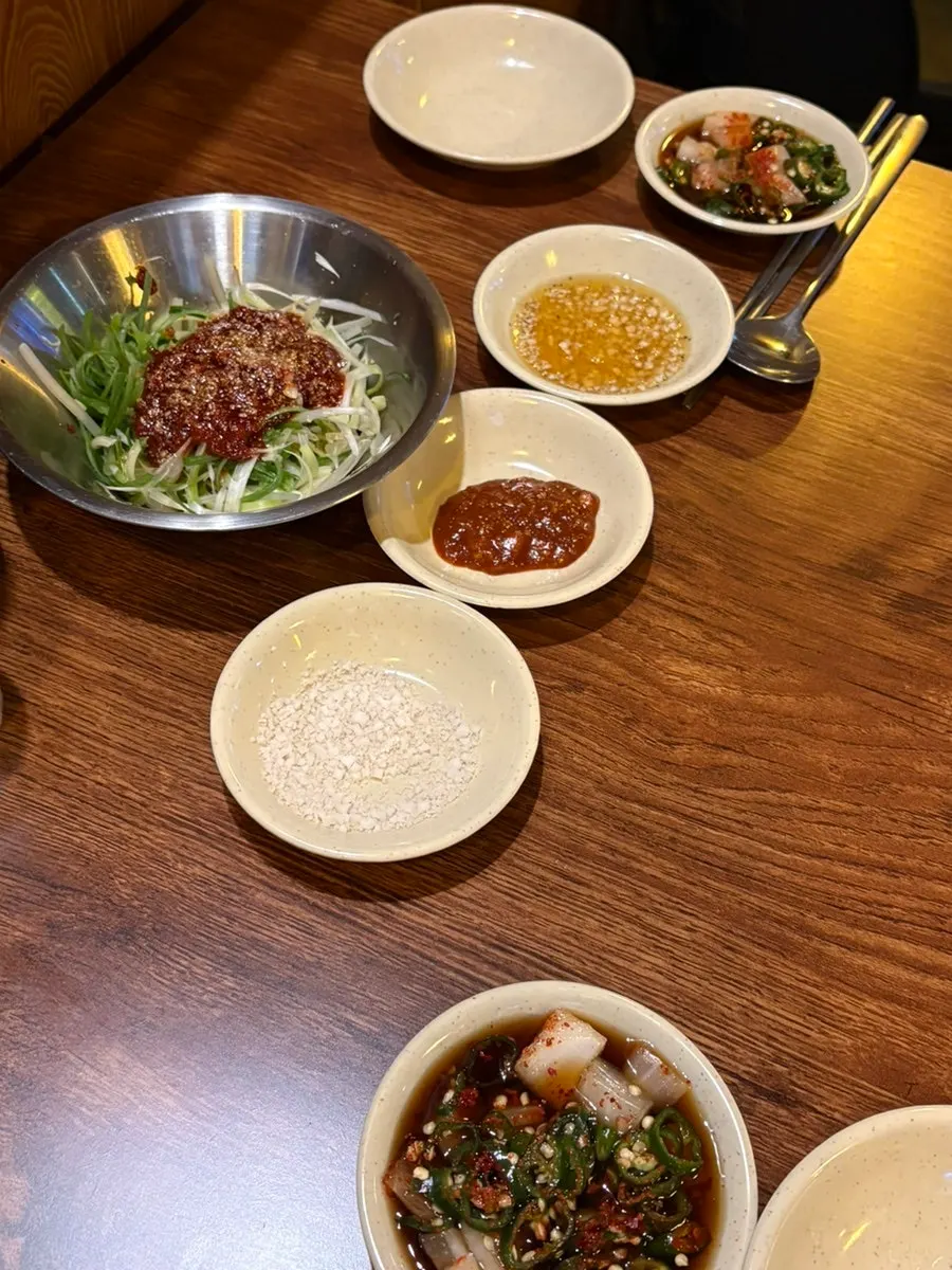 파절이와 소금, 참기름장 기본찬 세팅