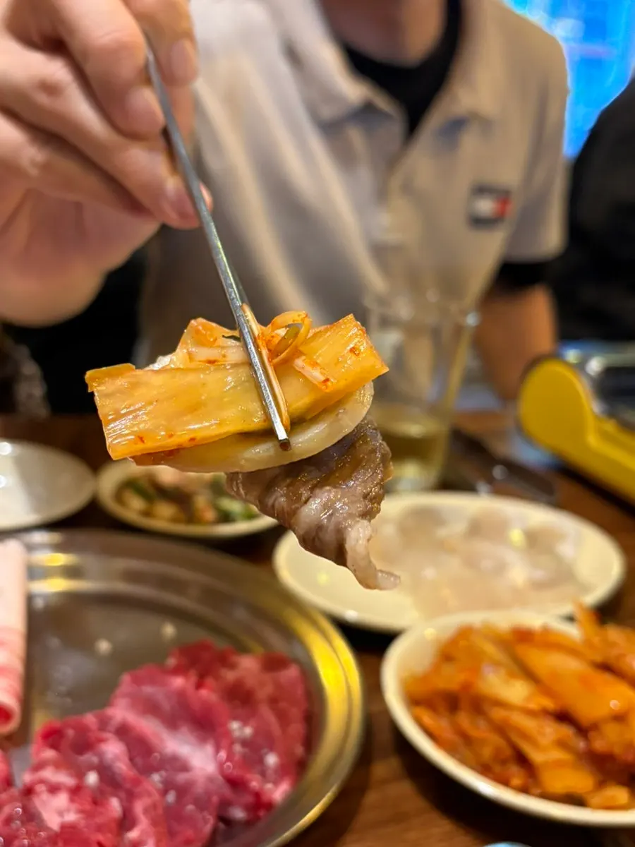 차돌 관자 묵은지 삼합 조합
