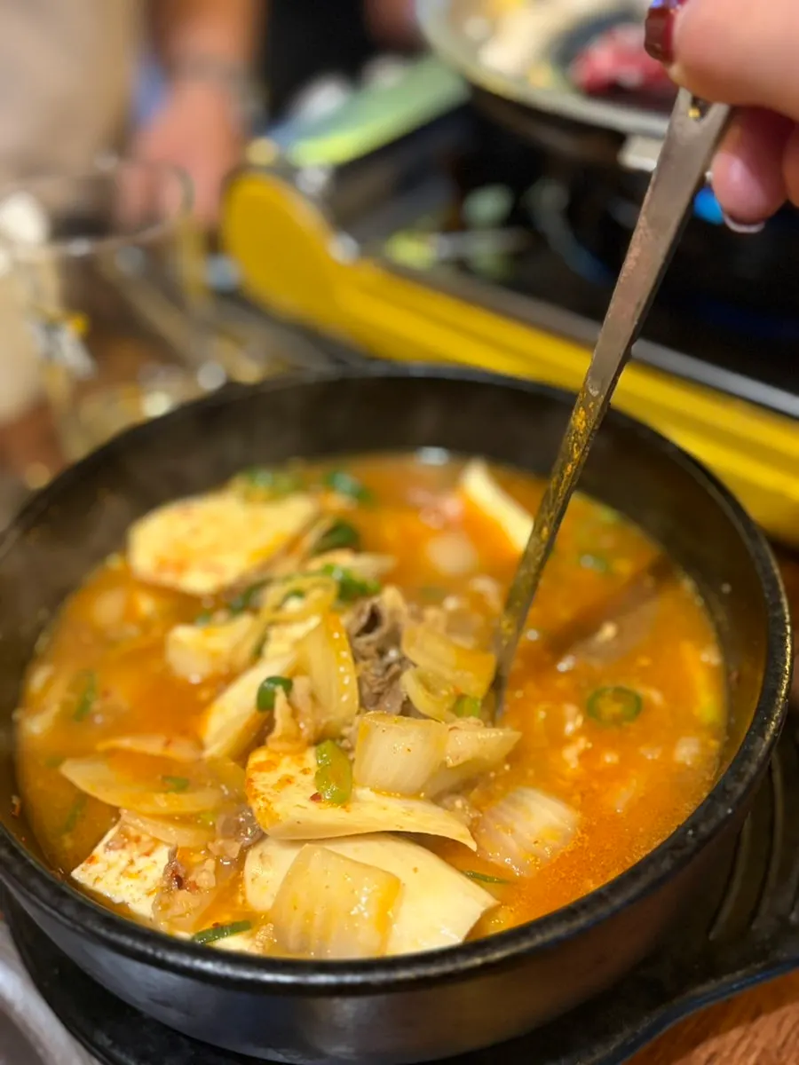 뚝배기에 담겨 나온 차돌된장찌개