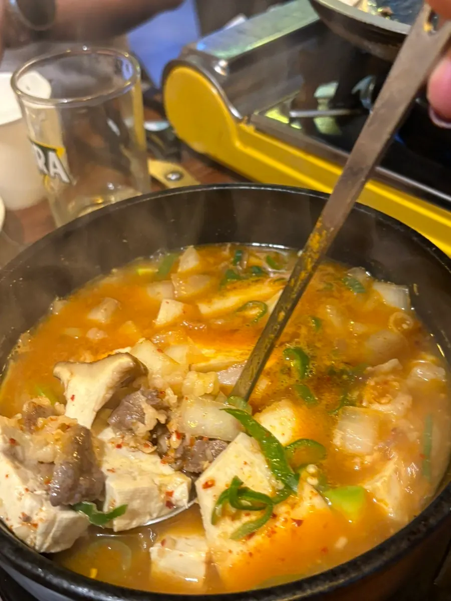 차돌과 버섯이 넉넉한 된장찌개 건더기