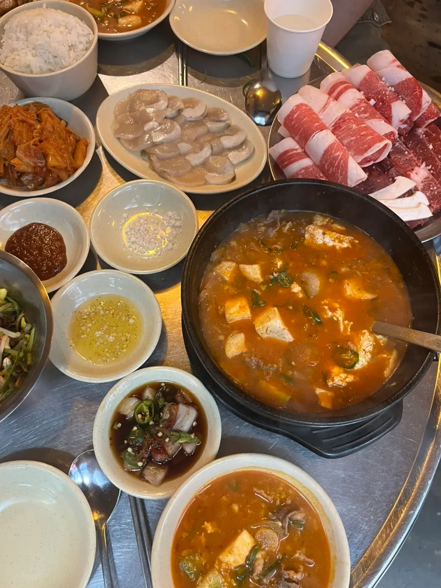Samhap platter with brisket and scallops