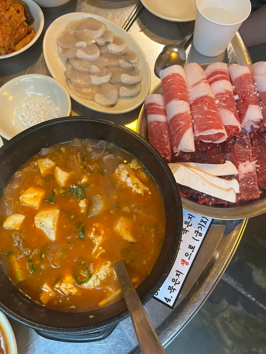 Seafood served alongside the samhap