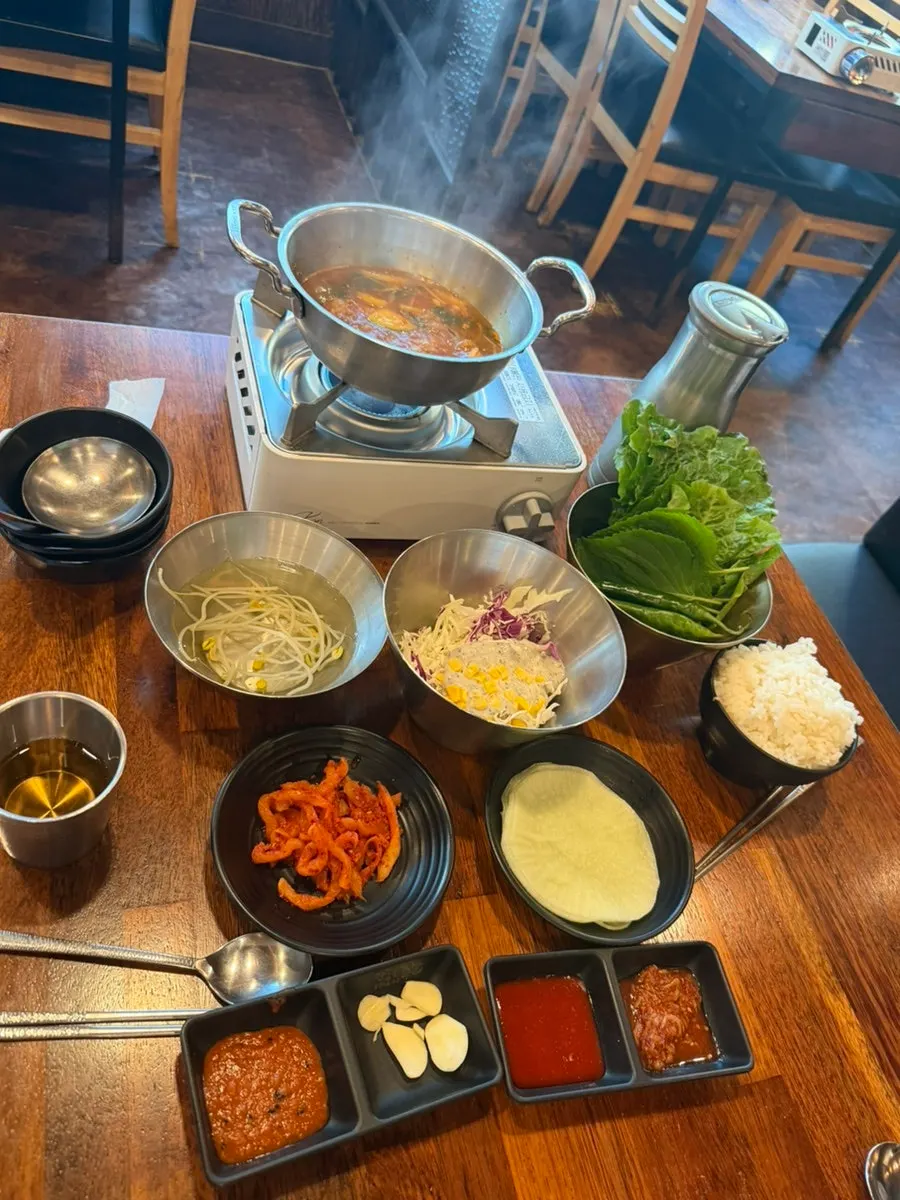 Basic table setting served with the bossam