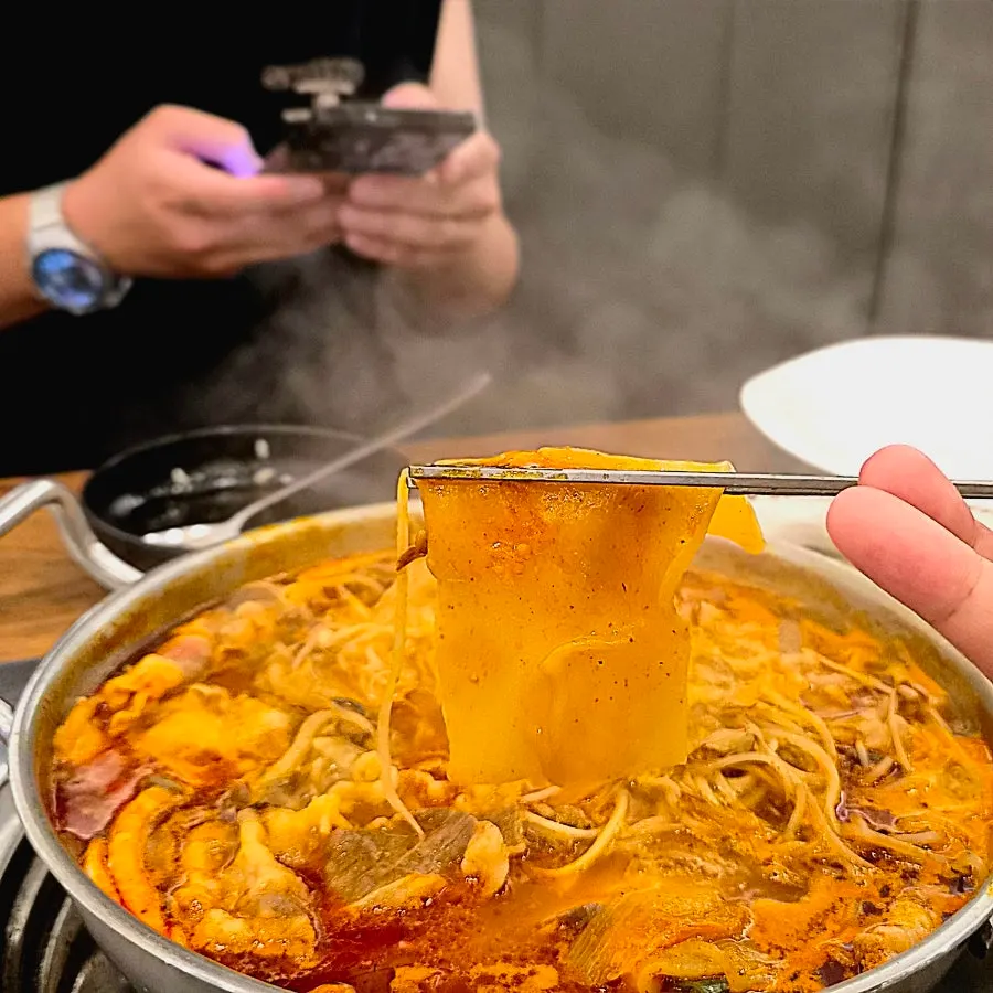 탕수육 한 조각 클로즈업