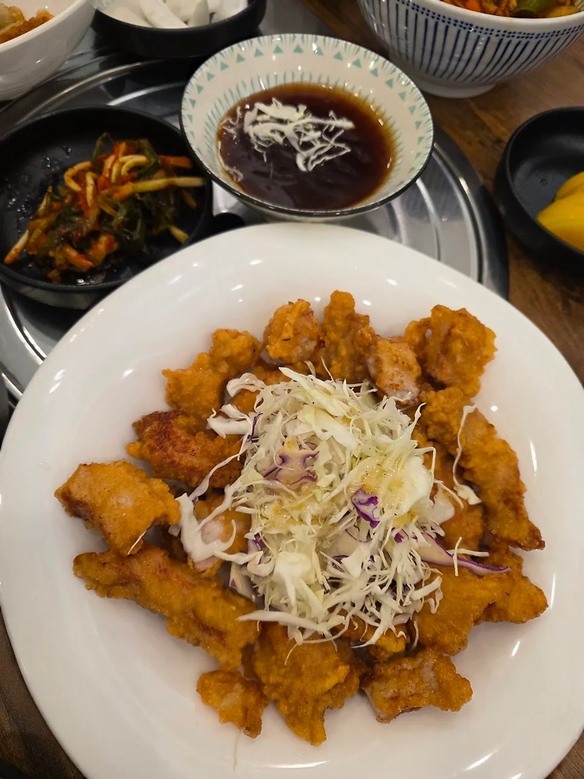메이웨이 탕수육과 중식 메뉴 상차림