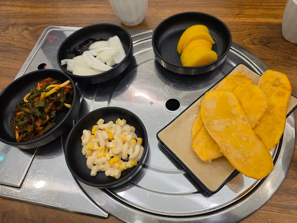 착석 후 바로 나온 고구마튀김