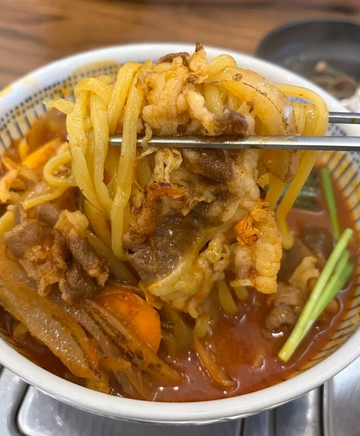차돌짬뽕 국물과 면