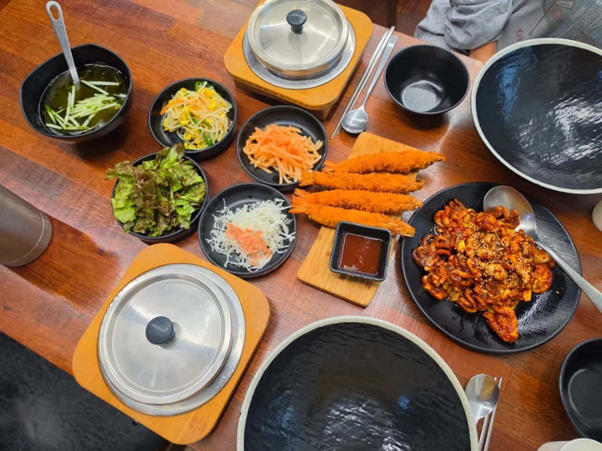 Signature photo of the jjukkumi set at Bulnaneun Jjukkumi Yuryang branch