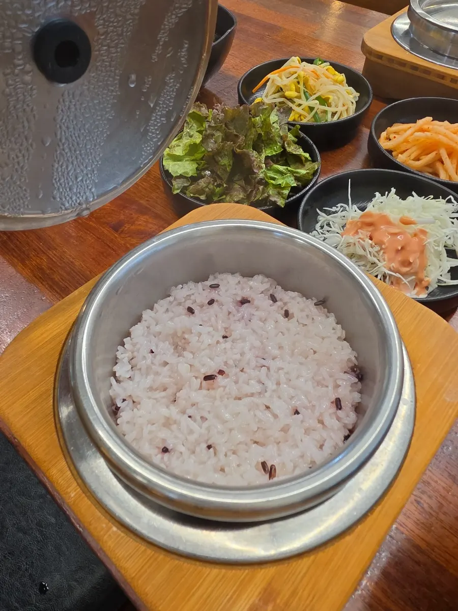 Hot pot rice with broth poured in to make sungnyung