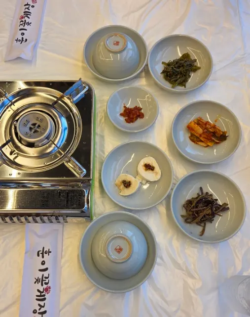 Neatly arranged basic side dishes