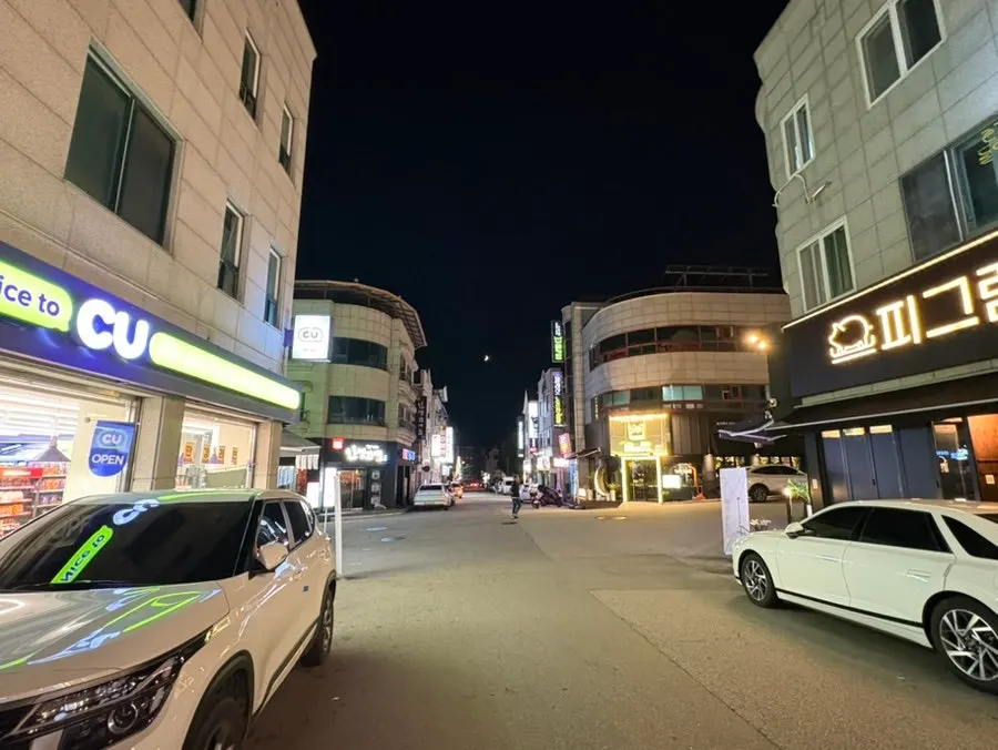 The way to Raon Sushi in the Aemak-gol food alley