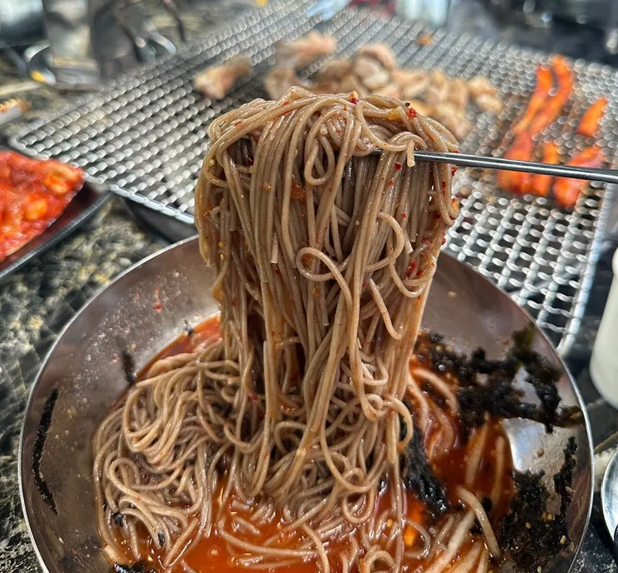 닭갈비와 함께 먹는 더덕구이
