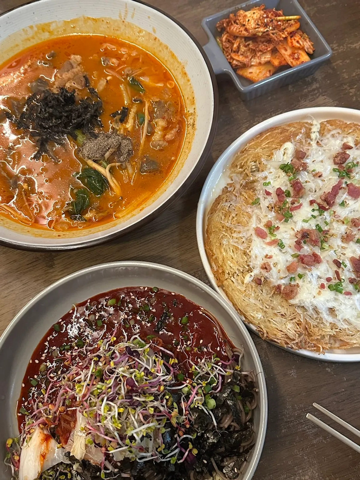 Mak guksu and side dishes served at Hyeondae Memil