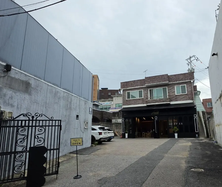 Alley near Hoot in Chuncheon Myeong-dong