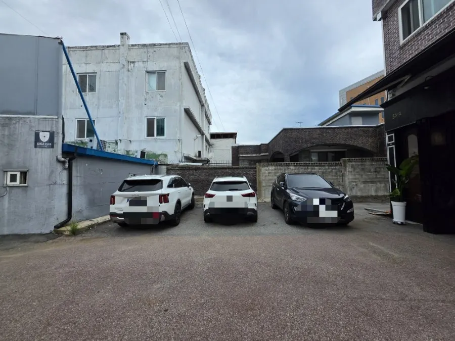 Parking area at Hoot