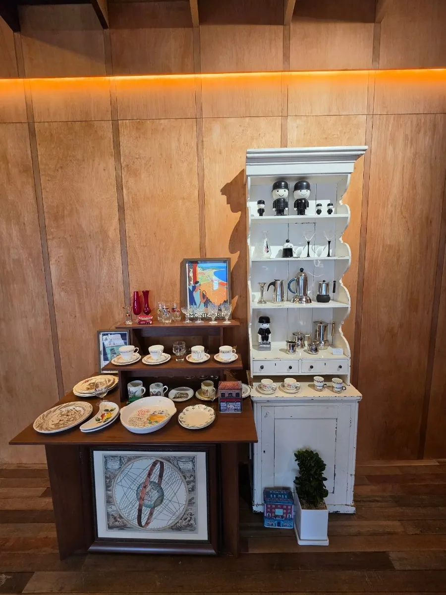 Hoot interior with charming little props