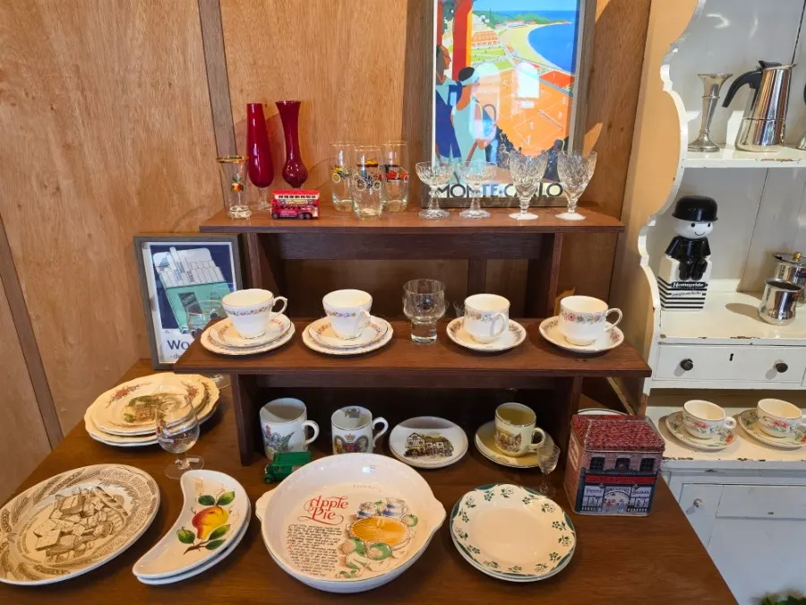 Decorative props inside Hoot