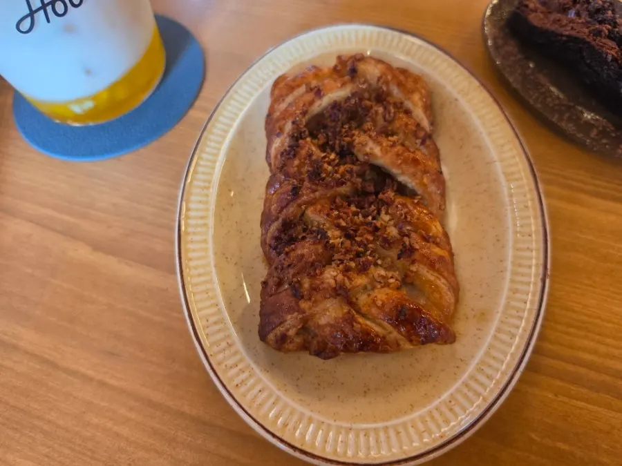 Crisp pecan pie dessert