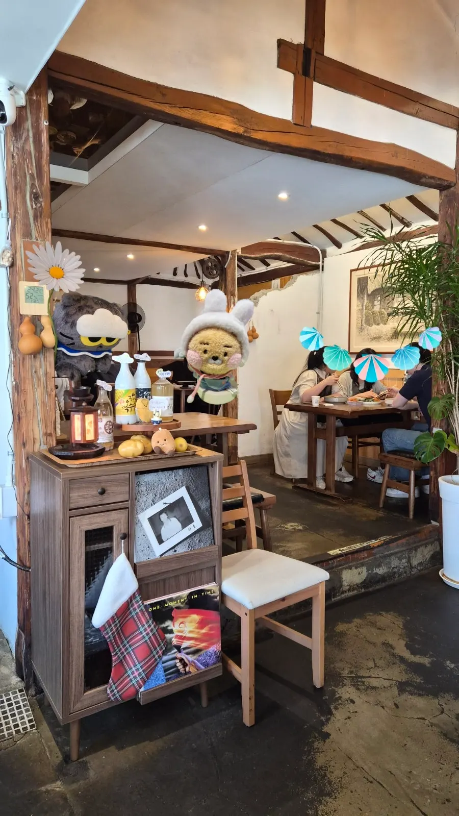 Hyeondae Memil's cozy interior