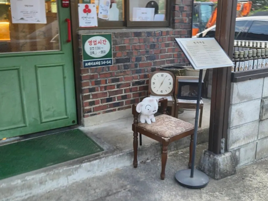 Photo of Hyeondae Memil's old-house space