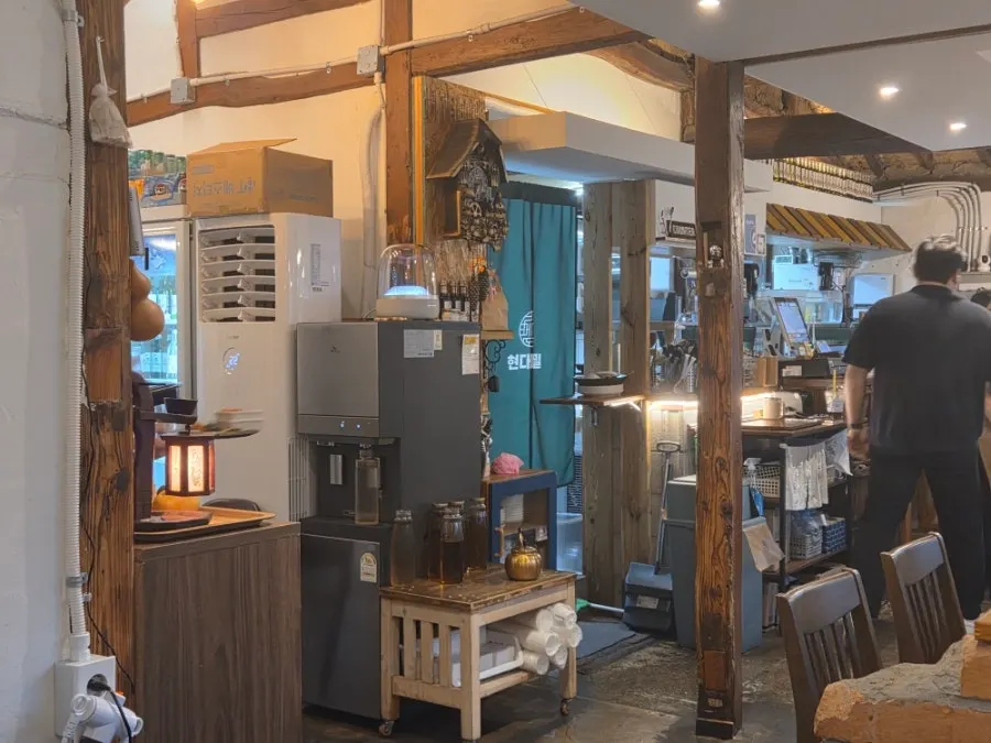 Photo of Hyeondae Memil's warm atmosphere