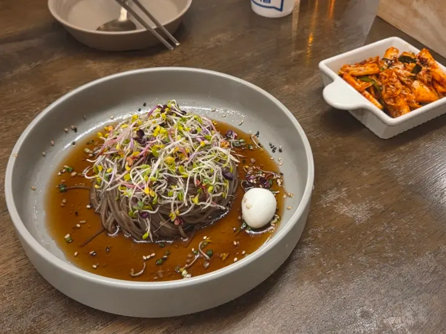 Soy sauce buckwheat noodles with sprouts