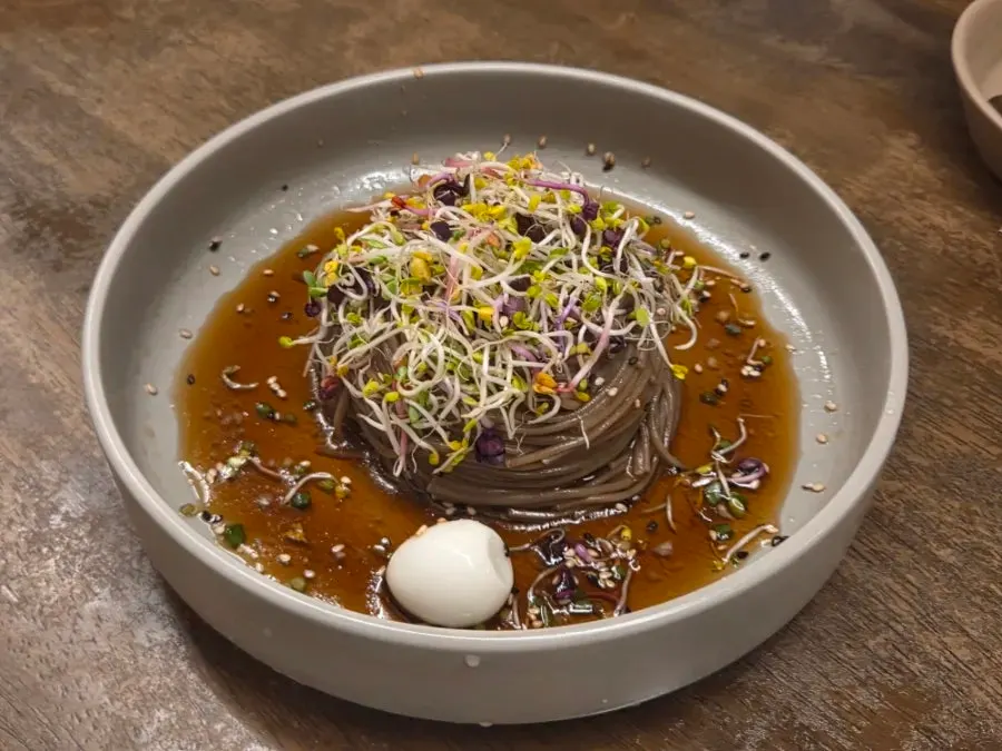 Chewy soy sauce buckwheat noodles