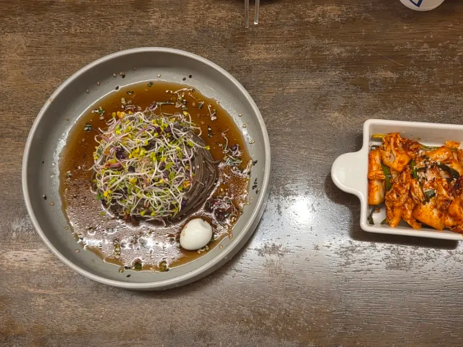 Soy sauce buckwheat noodles with fresh kimchi