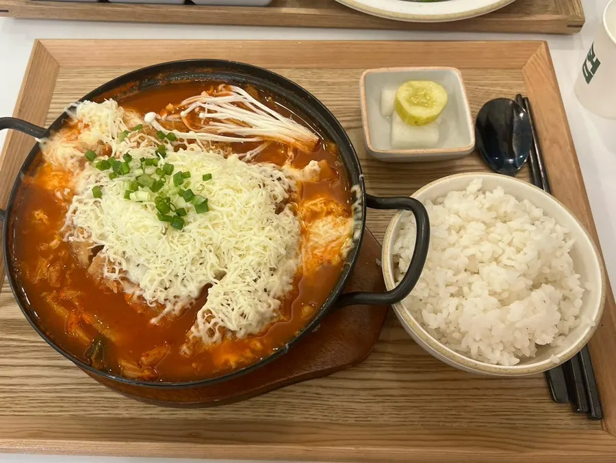 정성카츠 춘천효자점 내부 좌석