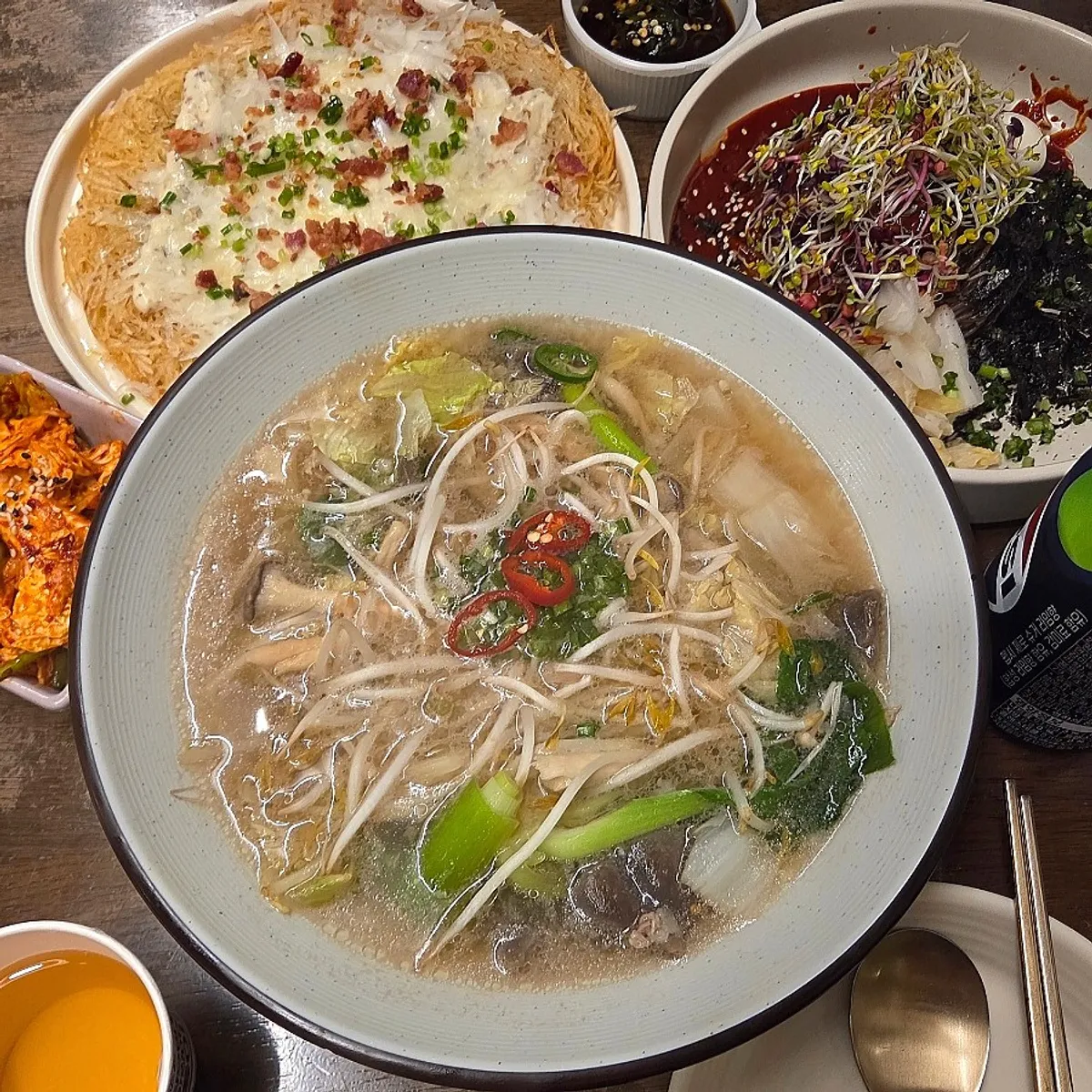 비빔막국수와 메밀 온수제비, 트러플 감자전 한 상