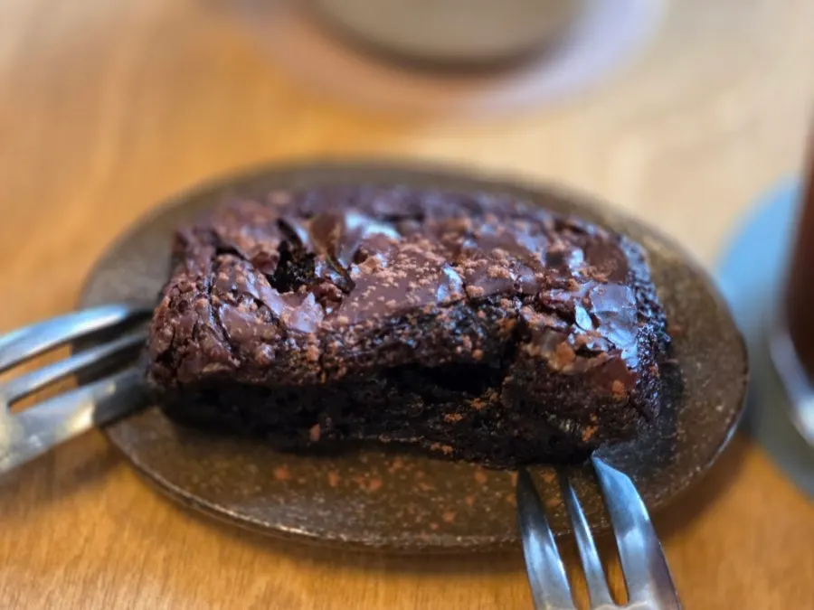 산미 있는 훗 아이스 아메리카노 한 잔