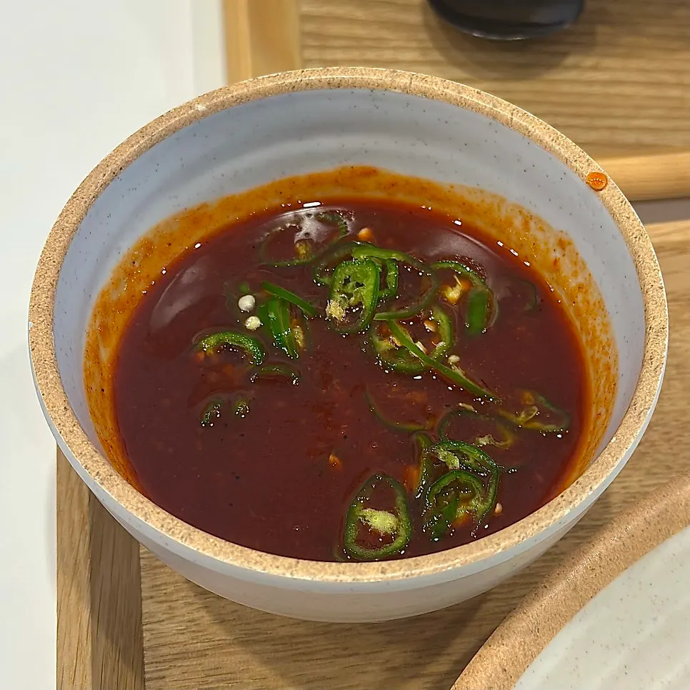 따로 요청한 매운돈까스 소스