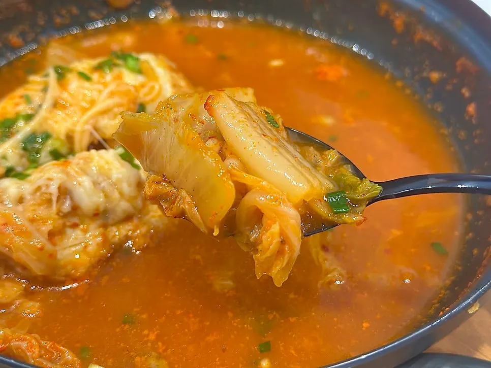 따뜻한 김치치즈나베 한 끼