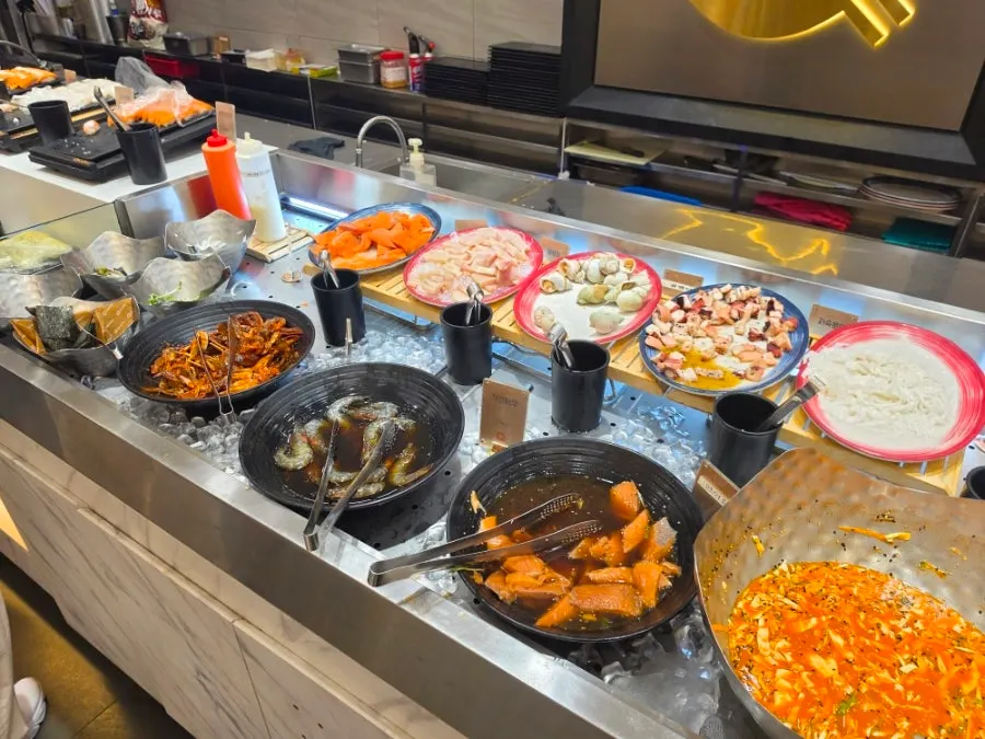 Seafood corner with mulhoe and seasoned shrimp